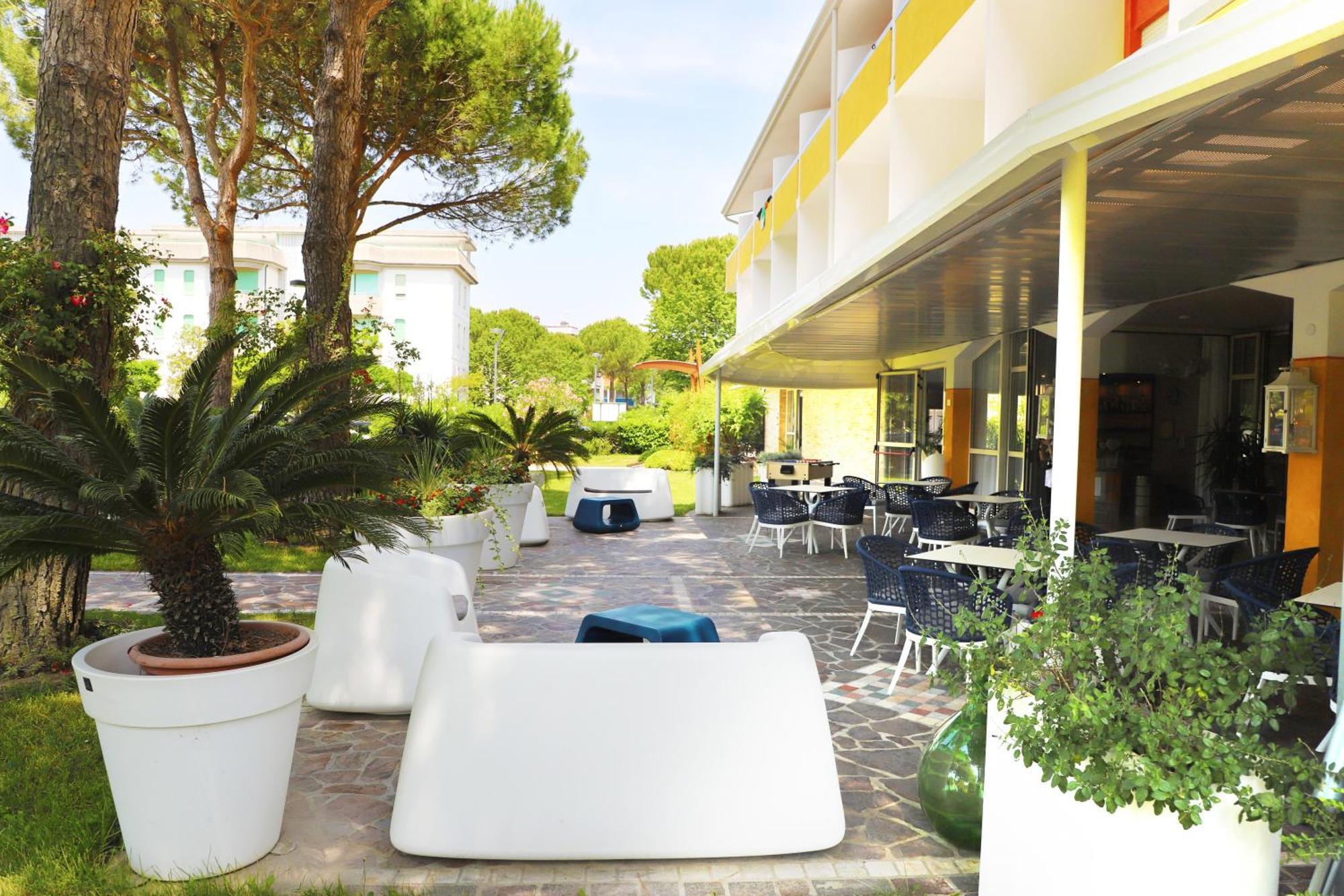 Hotel Hiki 3 Superior Bibione Exterior photo